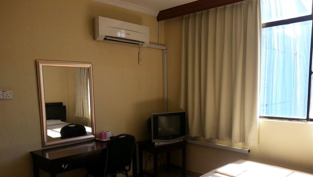 Hotel Iskandar Kota Kinabalu Bagian luar foto